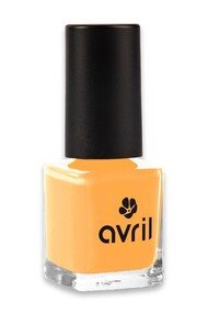 5 vernis blanchissants pour ongles jaunes - Le Mag Beauté